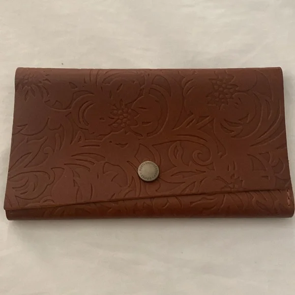 Portland Leather Goods Women’s Brown Leather Wallet NWOT - Picture 1 of 4